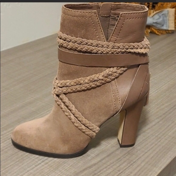 Vince Camuto boots - Picture 3 of 5